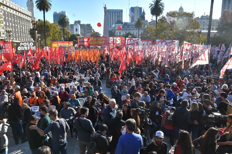 Masivo acto de la izquierda por el Día de les trabajadores