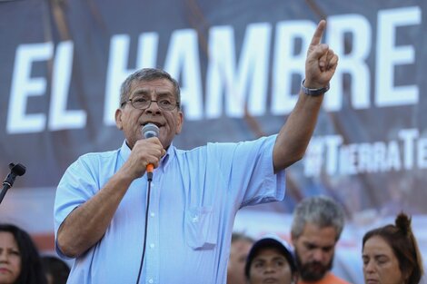 Juan Carlos Alderete en un acto por la situación en la toma de Guernica.