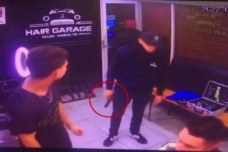 Se disfrazaron de policías y desvalijaron una barbería en menos de dos minutos 