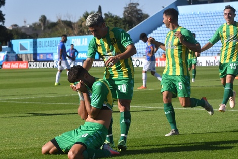 Torres festeja luego de marcar su gol
