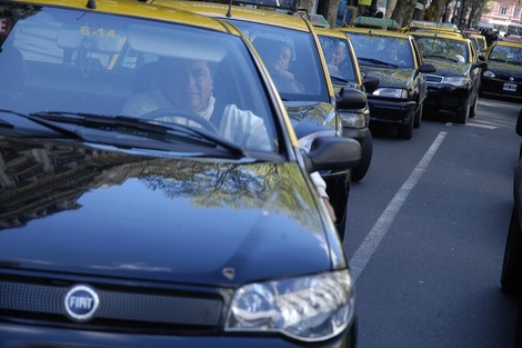 Aseguran que hay 25 mil taxis menos en Buenos Aires 