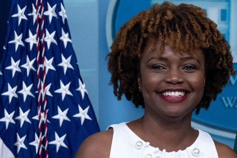 Karine Jean-Pierre será la nueva portavoz de la administración Biden. Foto: AFP. 