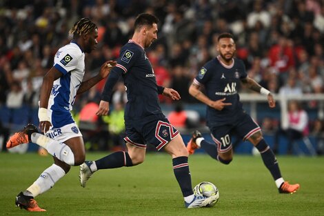 Con Messi y Di María, el campeón PSG igualó de local ante Troyes