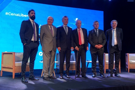 Mauricio Macri, Mario Vargas Llosa y Julio María Sanguinetti encabezaron la cena anual de la Fundación Libertad. Foto: @FundLibertadRos.  