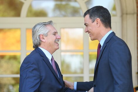 Fernández y Sánchez conversaron sobre “el difícil momento del mundo” por la guerra en Ucrania.