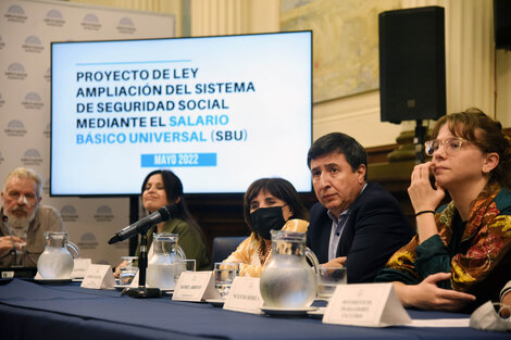 El propósito es reducir la indigencia, redistribuir ingresos y valorizar el trabajo mal remunerado, sostienen los legisladores quye lo impulsan.