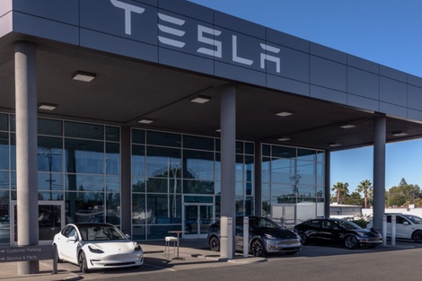 Estados Unidos: Tesla tendrá que hacerse cargo de reparar casi 130 mil autos por un problema en sus pantallas