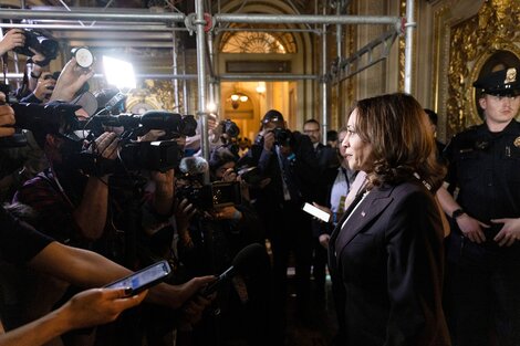 La vicepresidenta Kamala Harris, en conferencia de prensa tras la sesión en el Senado. (Fuente: AFP)