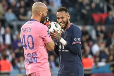 El insólito pedido del arquero de Troyes a Neymar antes del penal: "Dime a qué lado vas a tirar"