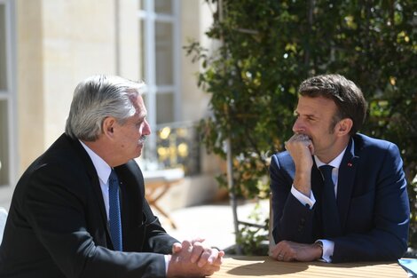 El presidente Alberto Fernández, junto a su par Emmanuel Macron en París (Foto: Presidencia).