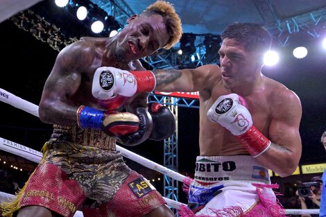 Brian Castaño perdió por nocaut ante Jermell Charlo. Imagen: Télam.  