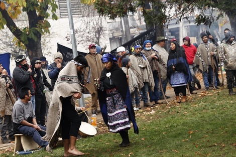 Protesta Mapuche frente a la cárcel de Temuco.