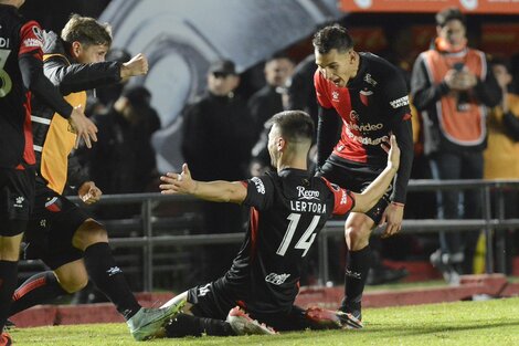 Con Lértora de héroe, Colón se clasificó en la Copa Libertadores