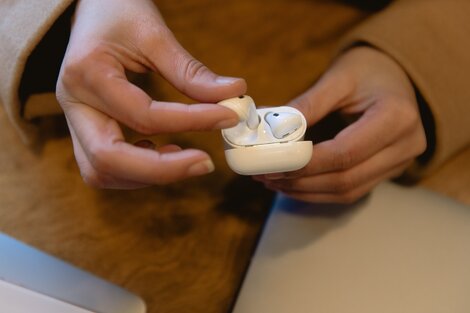 Demandaron a Apple por una "falla" en sus AirPods. Imagen: Pexels.