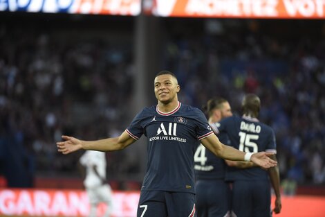 El PSG anunció la renovación de Mbappé hasta 2025.