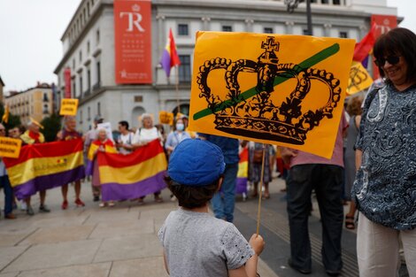 Cientos de españoles se manifestaron en Madrid contra el rey emérito Juan Carlos I