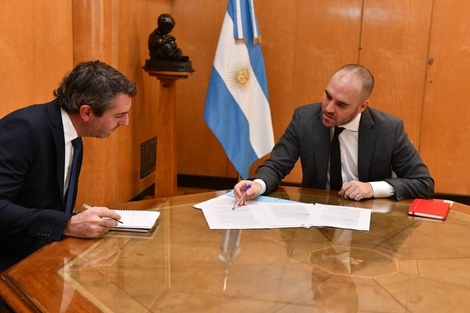 Guillermo Hang, de 39 años, es licenciado en Economía por la Facultad de Ciencias Económicas de la Universidad Nacional de La Plata.