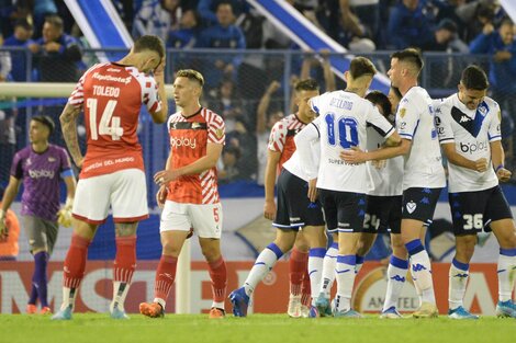 Copa Libertadores: Vélez se aprovechó de Estudiantes y pasó a octavos