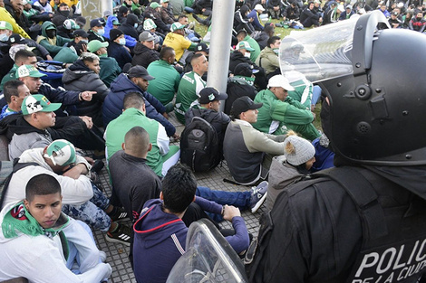 15 hinchas de Deportivo Cali fueron expulsados del país