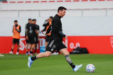 Messi fue la máxima atracción del entrenamiento en San Mamés (Fuente: Télam)