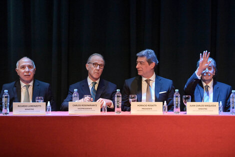 Ricardo Lorenzetti, por un lado, y la ahora habitual mayoría que conforman Carlos Rosenkrantz,  Horacio Rosatti y Juan Carlos Maqueda.