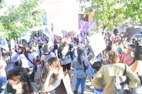 Organizaciones sociales marchan al Ministerio de Mujeres, Géneros y Diversidad