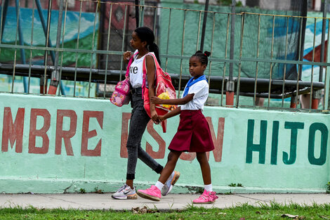 Cuba vive su primer día sin barbijo obligatorio contra la covid en 26 meses