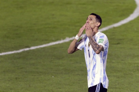 DI María, celebrando uno de los tantos de la goleada 3-0 sobre Venezuela, en la penúltima fecha de Eliminatorias (Foto: NA).