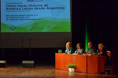 Uno de los paneles del encuentro organizado por la Universidad Nacional de
Santiago del Estero. (Foto: Gentileza Facultad de Humanidades, Ciencias
Sociales y de la Salud de la UNSE)