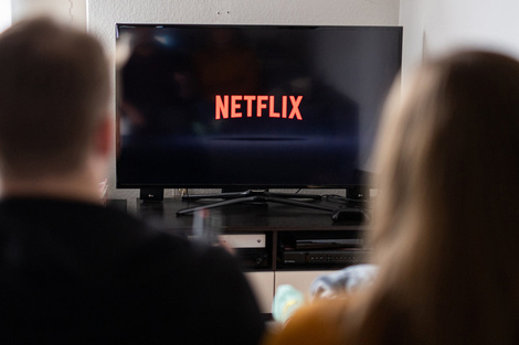 Netflix hizo una prueba de cobrar el uso compartido de contraseñas y no le fue muy bien