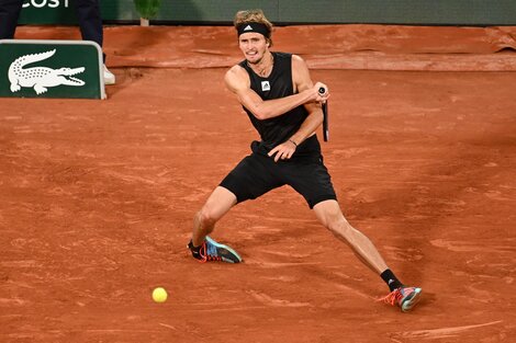 Zverev estima que se rompió "varios ligamentos" tras torcerse el tobillo en la semifinal ante Nadal