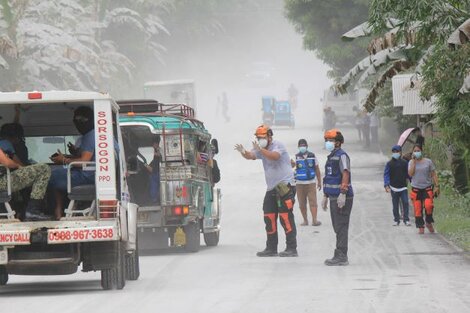 Entró en erupción el volcán Bulusán en Filipinas 