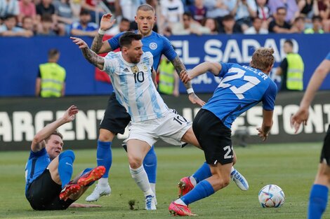 Messi volvió a brillar y la Selección goleó a Estonia 