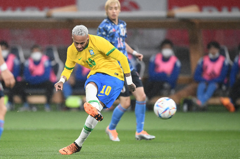 Brasil le ganó a Japón con un gol de penal de Neymar