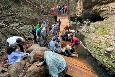 México: colapsó un puente colgante en Cuernavaca