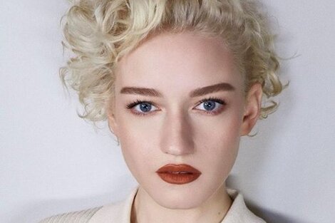 Julia Garner, ¿La elegida? La actriz es la favorita para interpretar a Madonna. Imagen: Instagram oficial Julia Garner.