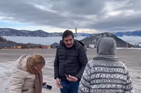 Los turistas uruguayos en su paso por San Martín de los Andes, previo al viaje a Bariloche. Imagen: Captura de pantalla del video publicado en Facebook