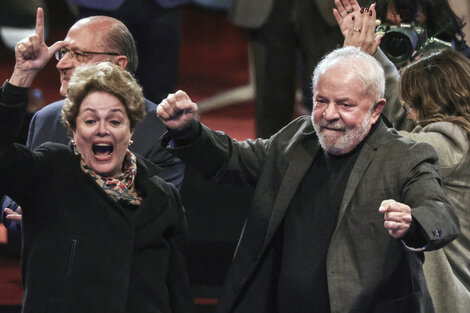 Lula, en campaña con la expresidenta Dilma Rousseff (izq.)