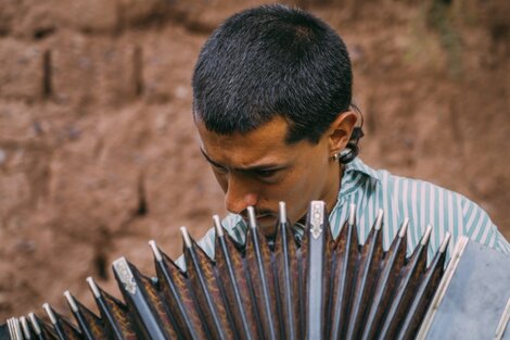 Además del bandoneón, Arias toca el piano y el bajo.