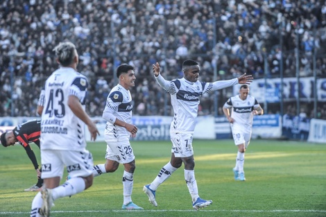 Gimnasia derrotó a Patronato en La Plata