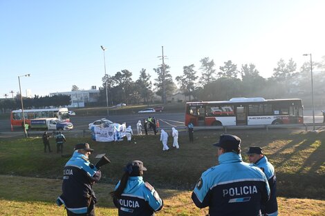 Tigre: una sospechosa muerta tras un tiroteo con policías en un asalto a un colectivo 60