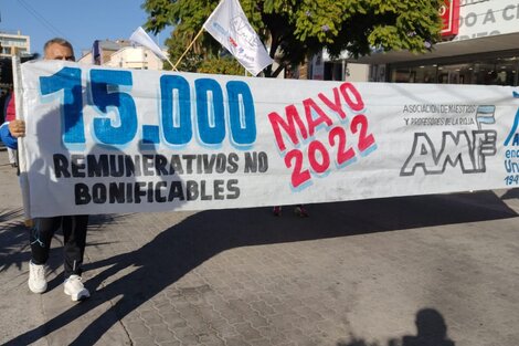 Docentes: el Gobierno ofreció $7.500 