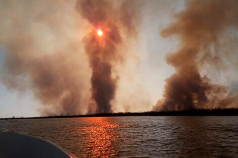 El hermoso Delta del Paraná, donde hoy son visibles bestiales lenguas de fuego, riegos con glifosato y violentas expulsiones de antiguas familias isleñas.