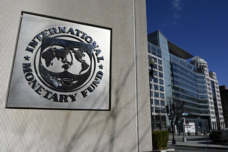Hace cuatro años, Argentina recibía el primer desembolso del acuerdo con el FMI. Imagen: AFP. 