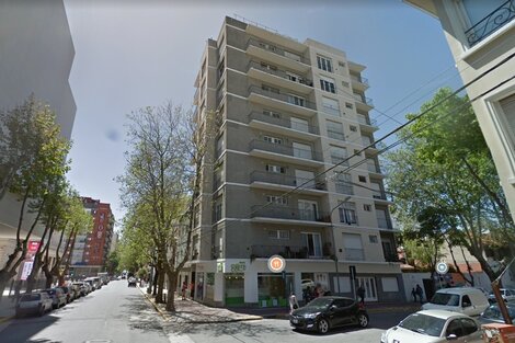 Esquina de Sarmiento y Almirante Brown, donde Martín Mora Negretti fue atacado. Imagen: Google Street View.