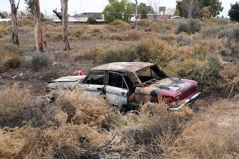 Mendoza: encontraron muerto a un hombre en el baúl de un auto incendiado