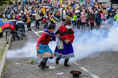 La Policía reprimió a los manifestantes que quisieron entrar en la Asamblea Nacional. (Foto: AFP)