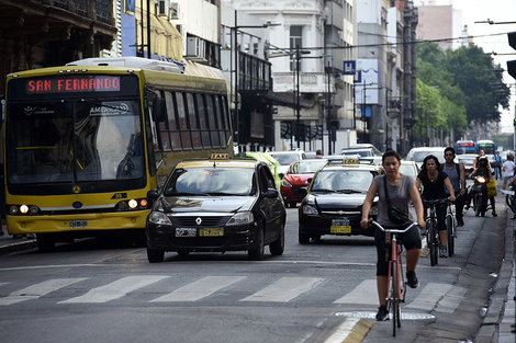 La falta de taxis en las calles es uno de los problemas a resolver. 