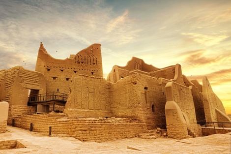 El primer panel trata sobre La Puerta de  Al Diriyah, cerca de Riad, un pueblo entero de adobe.