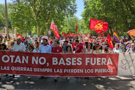 Miles de personas se movilizan contra la cumbre de la OTAN en Madrid. Imagen: Partido Comunista de España @elpce